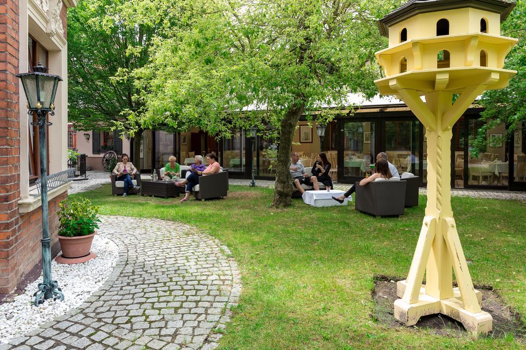 Hotel Schwarzer Adler Tangermünde Buitenkant foto