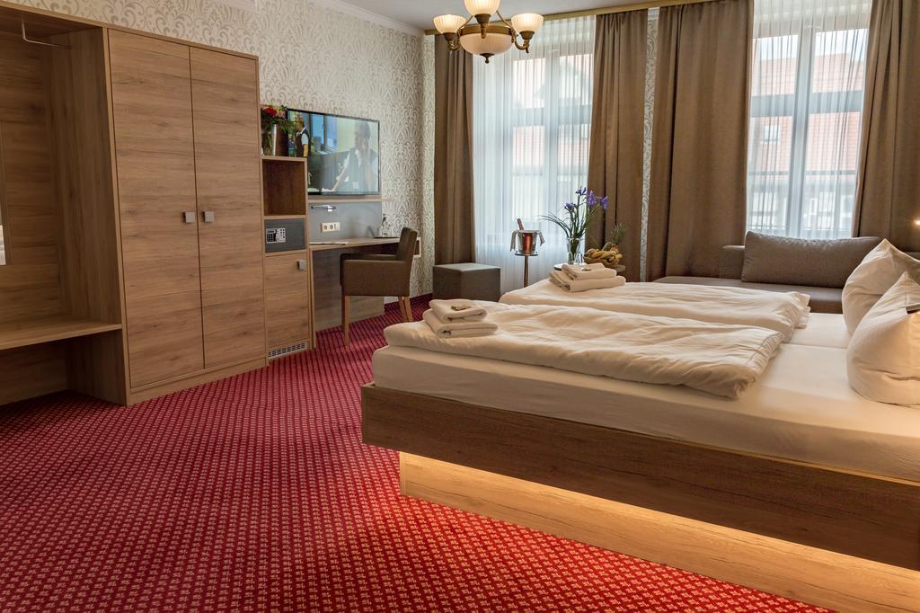 Hotel Schwarzer Adler Tangermünde Buitenkant foto