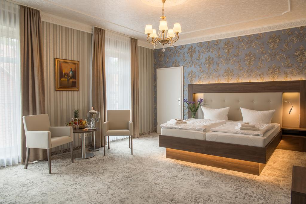 Hotel Schwarzer Adler Tangermünde Buitenkant foto