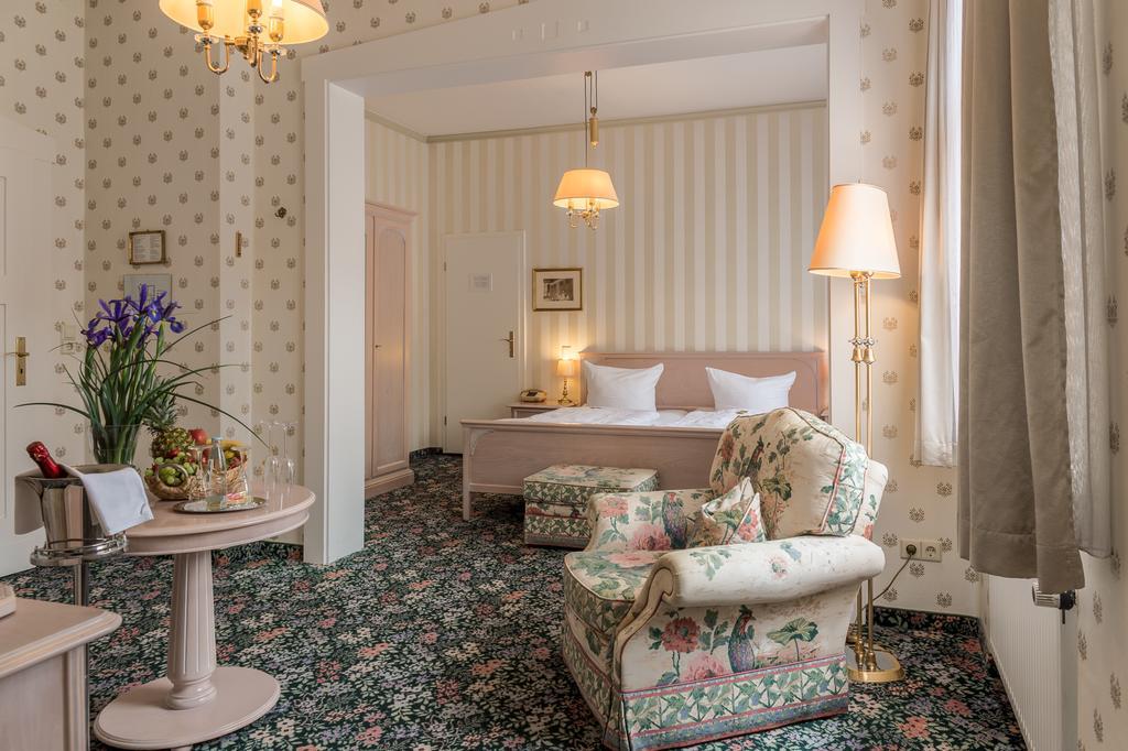 Hotel Schwarzer Adler Tangermünde Buitenkant foto
